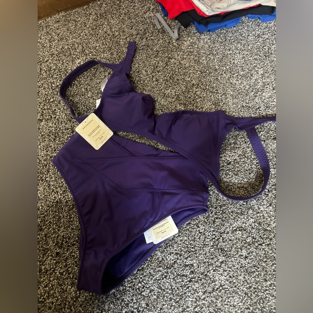 Brand New ! size xs fabletics swimmie !